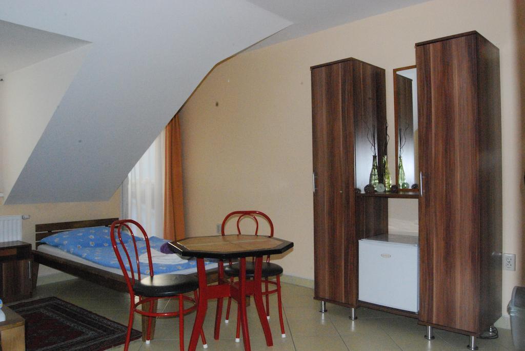 Karavan Panzio Hotel Kecskemét Kültér fotó