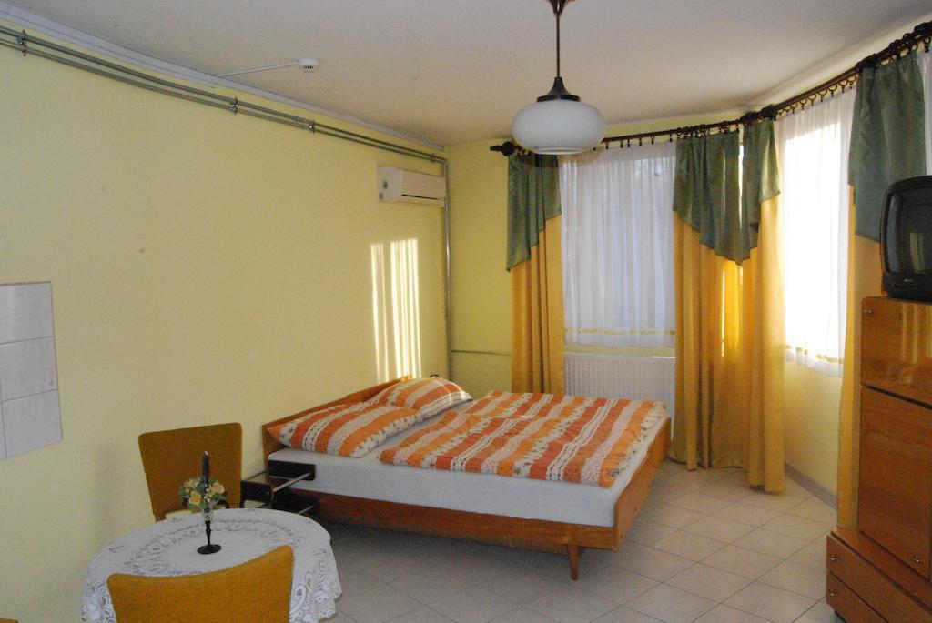Karavan Panzio Hotel Kecskemét Szoba fotó